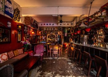 Chez Papa French Bistro & Wine Bar