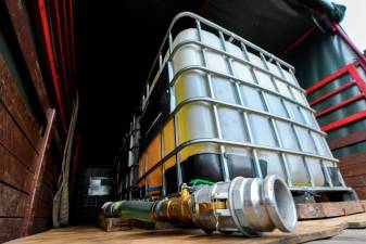 sexagenarian-held-on-suspicion-of-smuggling-diesel-in-kulai