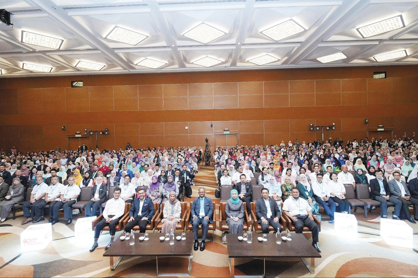 yayasan-petronas-elevate-stem-teachers-through-program-duta-guru