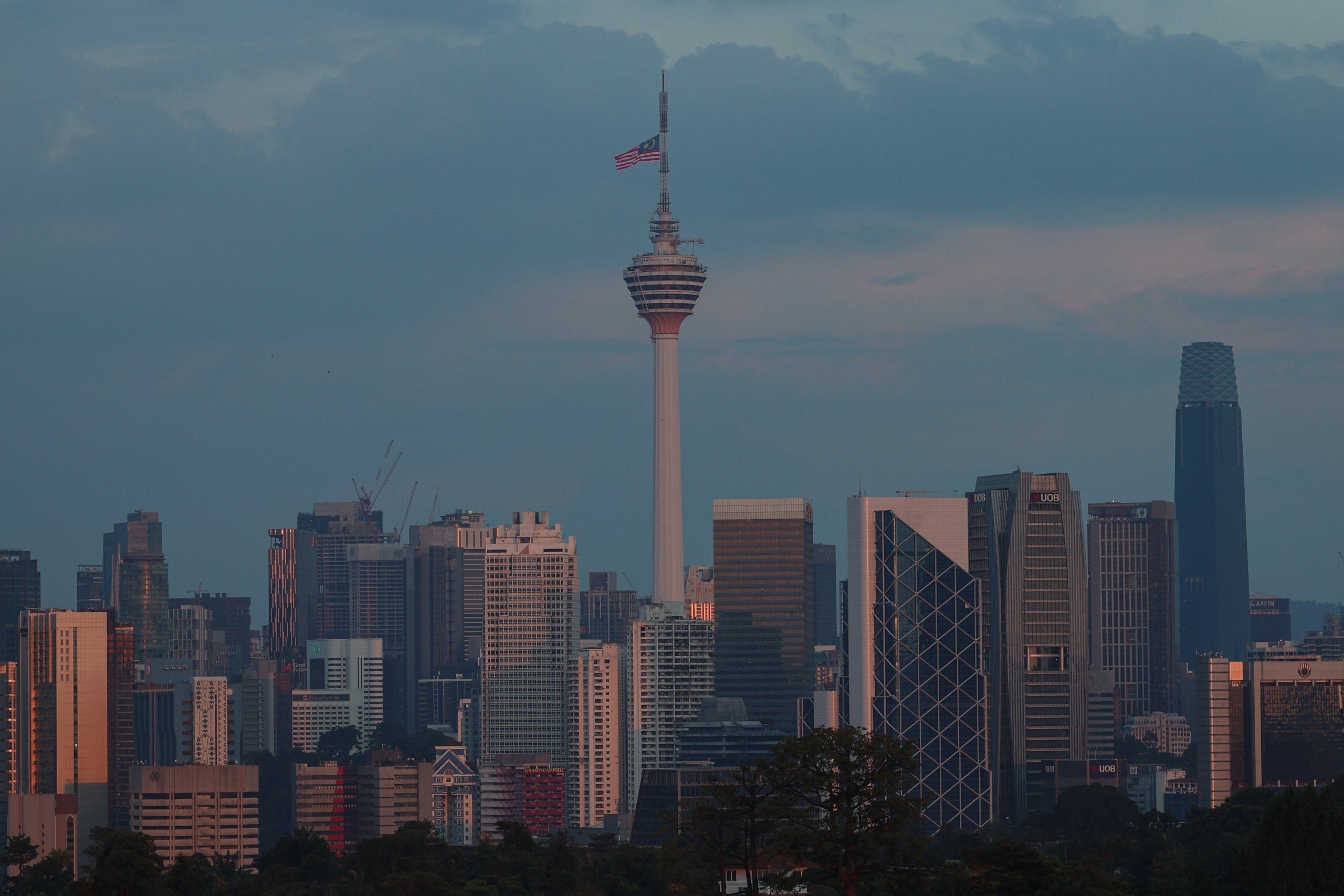 malaysia-falls-to-33rd-spot-in-world-digital-competitiveness-ranking,-trails-singapore