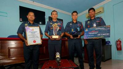 anggota-bomba-cipta-robot-sg1-bantu-padam-kebakaran,-penyelamatan