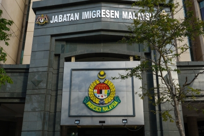 johor-immigration-dept-busts-fake-passport-syndicate,-malaysian-mastermind-arrested