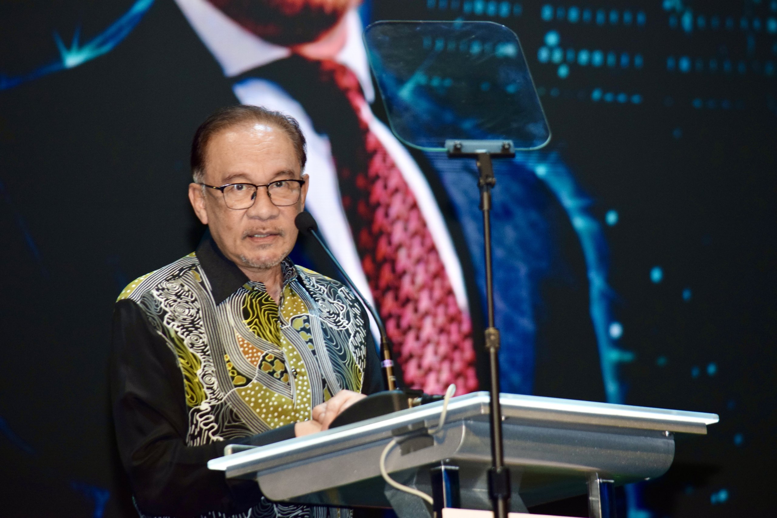 malaysia-on-track-towards-continued-progress,-says-anwar