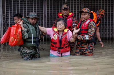 nadma:-number-of-flood-evacuees-in-sabah-rises;-drop-in-pahang,-johor-as-at-noon