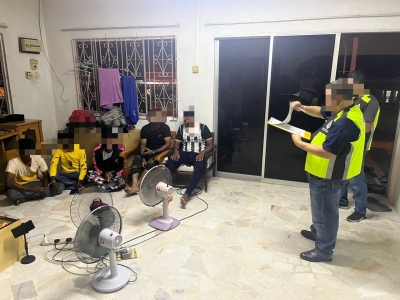 immigration-officers-nab-38-undocumented-migrants-in-johor