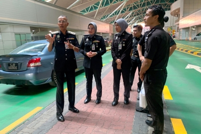 aidilfitri:-immigration-qrt-on-12-hour-shift-to-ensure-smooth-operation-at-johor-baru-ciq-counters