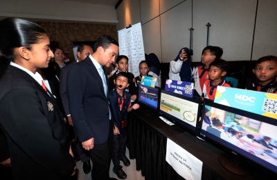 johor-mb:-johor-singapore-special-economic-zone-expected-to-create-100,000-high-paying-job-opportunities