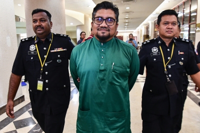 perikatan’s-chegu-bard-charged-with-making-seditious,-defamatory-remarks-against-agong-(video)