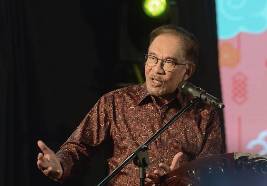 kritik-pm-tidak-mengapa,-jangan-kritik-raja-raja-melayu-–-anwar