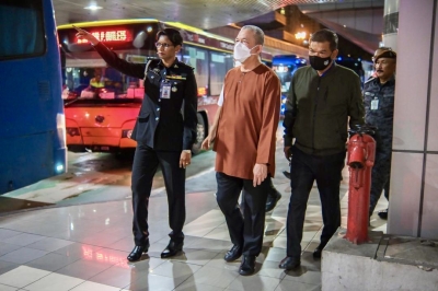 dpm-fadillah-visits-ciq-unannounced-at-johor-causeway-to-singapore-during-morning-rush-hour