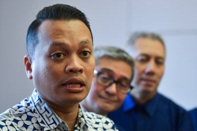 nik-nazmi:-malaysia-to-consider-dedicated-law-to-address-plastic-disposal-and-pollution