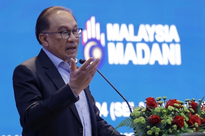 pm-anwar:-singapore-english-teachers-part-of-volunteer-programme-for-disadvantaged-communities,-not-malaysian-schools