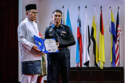 ulu-tiram-attack:-injured-cop-maintains-fighting-spirit,-to-continue-serving-as-lawman