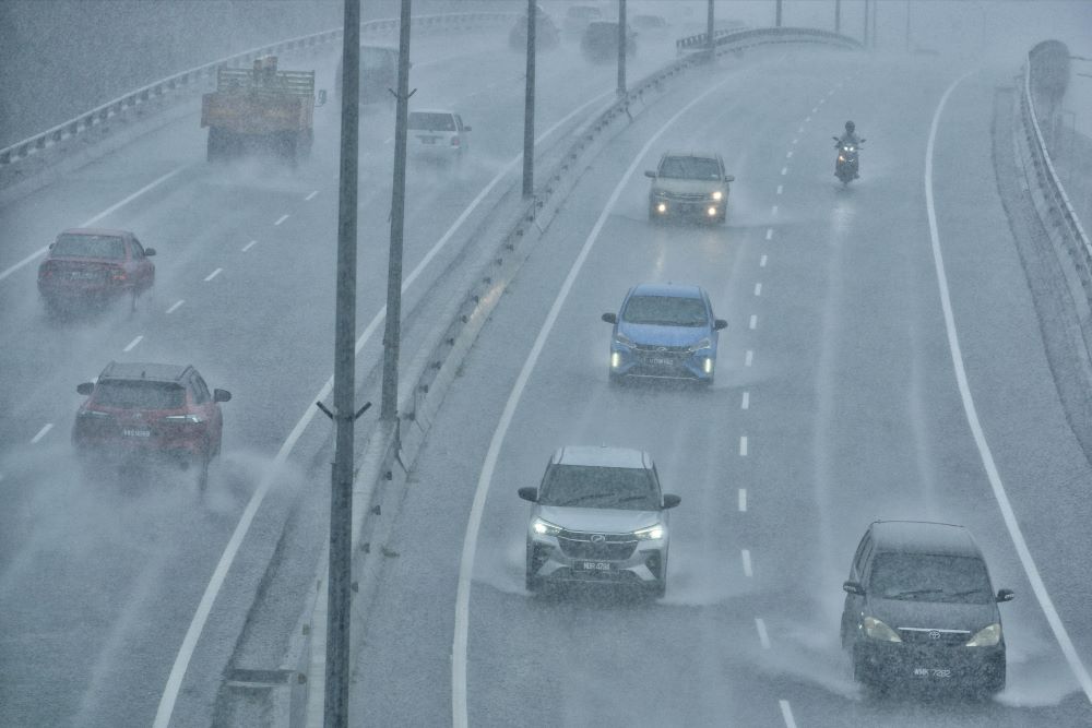 ribut-petir,-hujan-lebat-di-lembah-klang-petang-ini