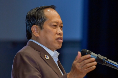 don’t-let-nenggiri-win-go-to-our-heads,-gear-up-for-mahkota,-says-umno’s-ahmad-maslan