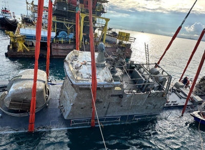 navy-refloats-kd-pendekar-amid-salvage-challenges-that-killed-one-diver,-no-explosives-found-at-wreck-site