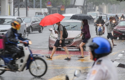 brace-for-wet-weather:-thunderstorms,-heavy-rain-to-affect-much-of-the-country-until-5pm,-says-metmalaysia