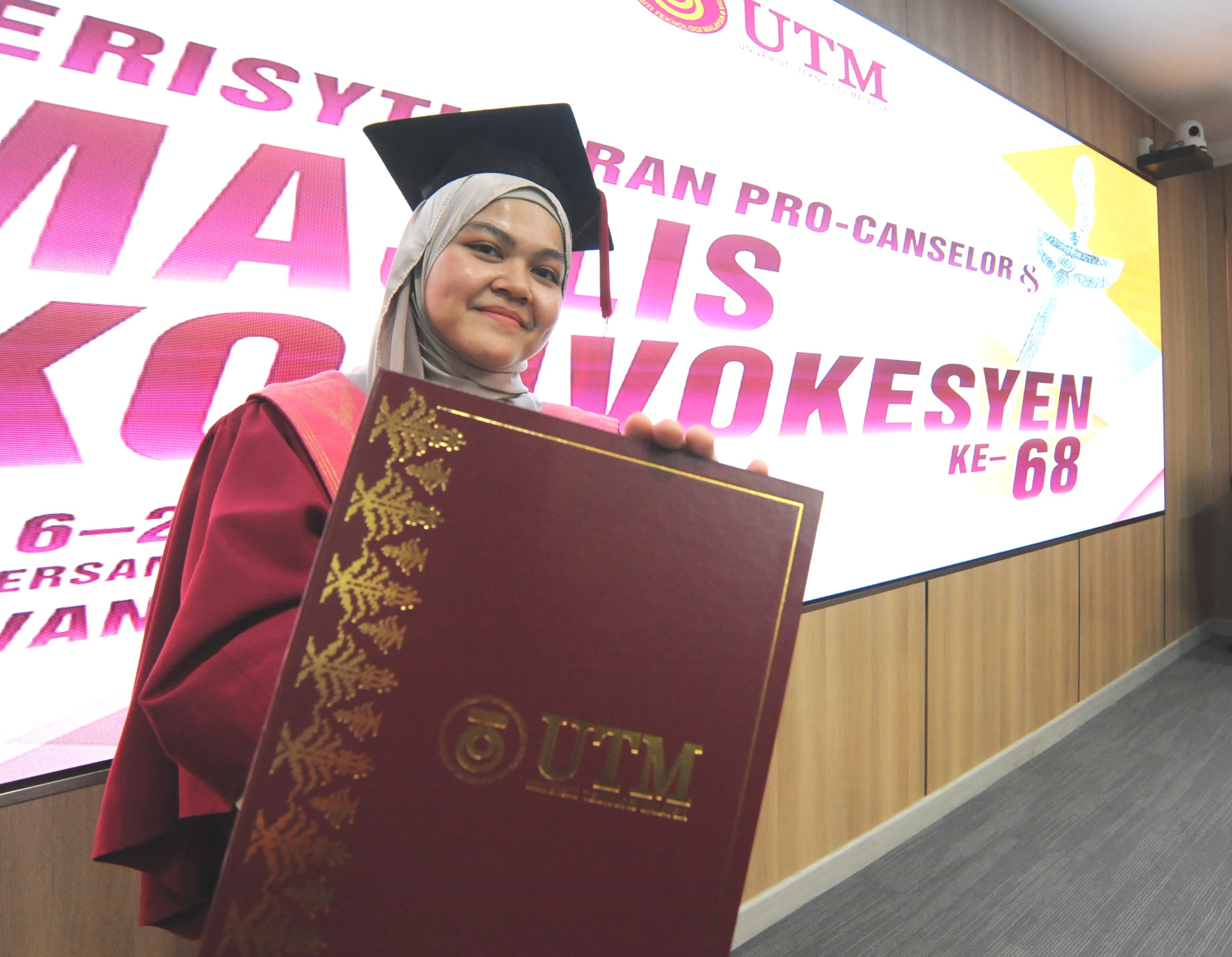 status-oku-beri-semangat-nazihah-genggam-ijazah