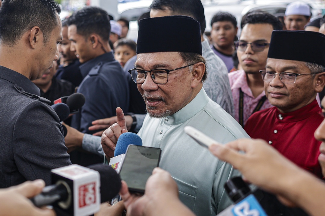 anwar:-leave-for-all-cabinet-ministers-frozen-due-to-flood
