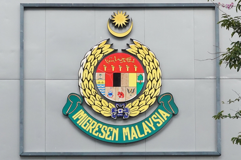 immigration-dept-busts-johor-syndicate-smuggling-bangladeshis-into-malaysia