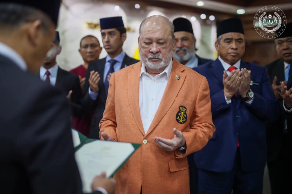 istana-negara:-king-departs-for-medical-treatment-abroad 