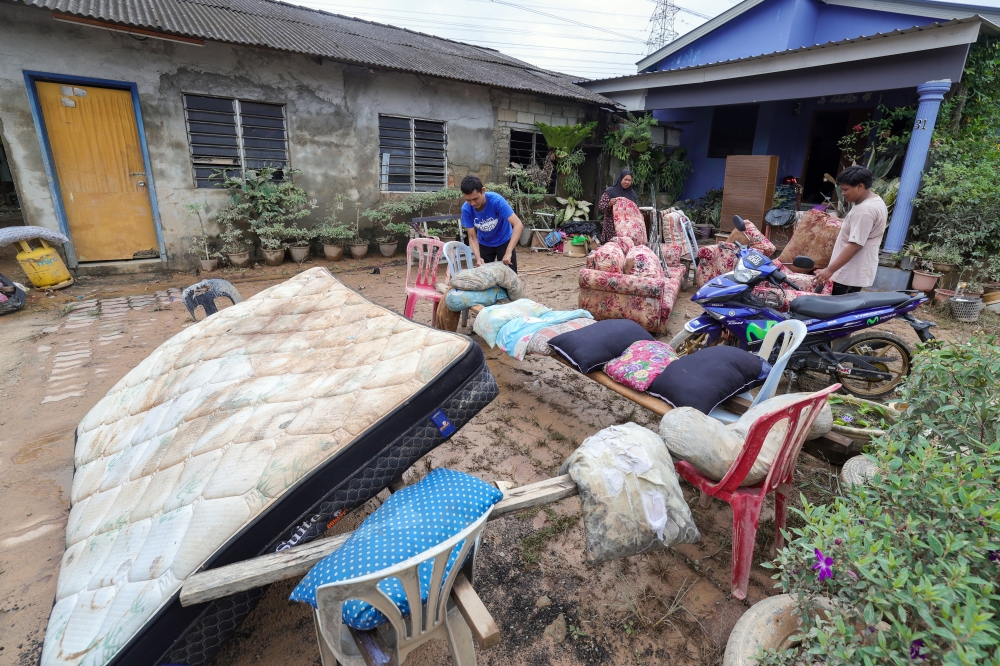 glc-coalition-provides-aid-worth-rm1.2m-to-johor-flood-victims 