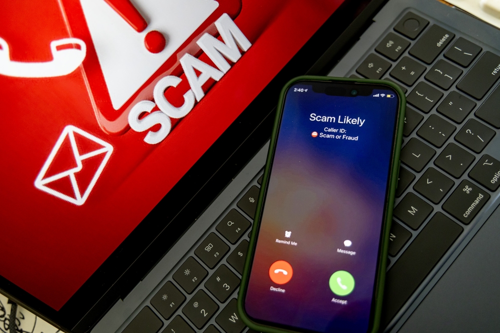 terengganu-police:-admin-officer-loses-over-rm200,000-to-phone-scam-after-disclosing-bank,-tabung-haji-info