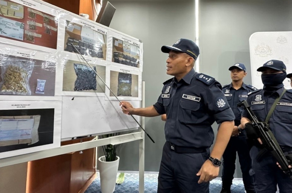 johor-customs-bust-courier-linked-drug-syndicates,-seize-rm1.29m-cannabis