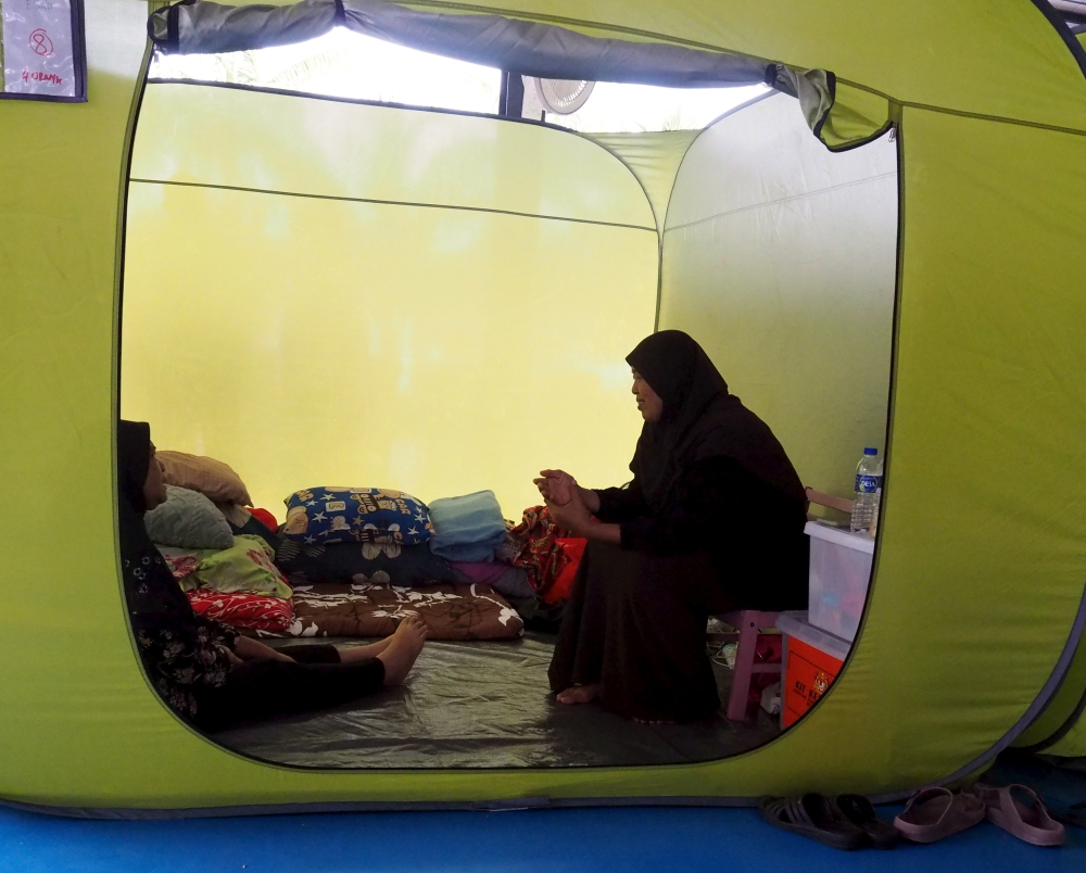 johor,-sarawak-and-melaka-report-543-people-in-flood-relief-centres