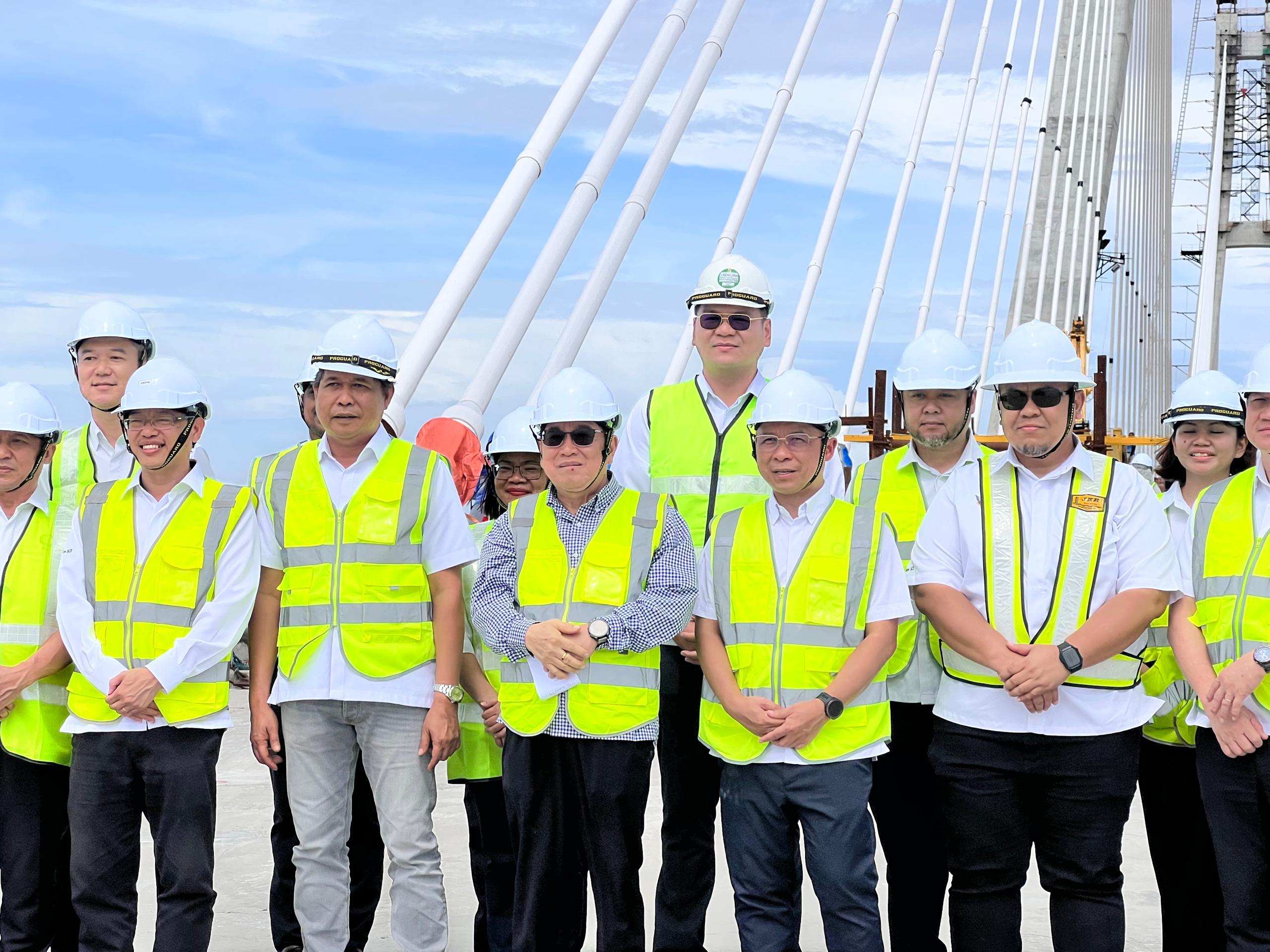 batang-lupar-bridge-1-nears-completion,-set-to-open-by-end-of-may