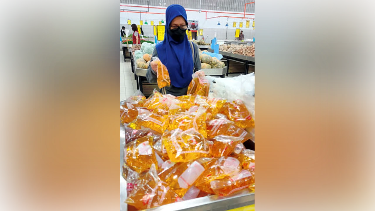 no-more-subsidised-packet-cooking-oil-for-foreigners