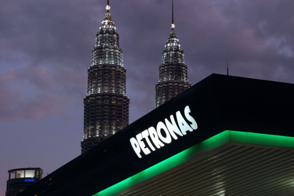 sabah-secures-20-pct-equity-stake-in-o&g-sector-through-strategic-partnership-with-petronas