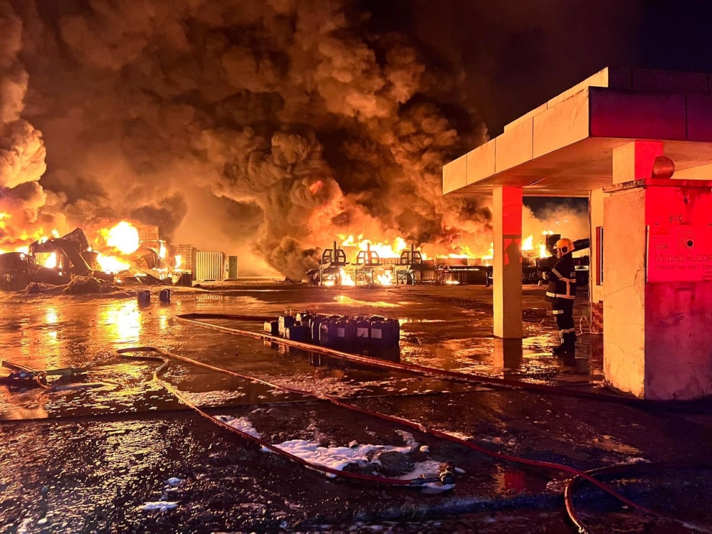 over-6,000-students-in-seven-kulai-schools-switch-to-online-learning-after-four-day-warehouse-fire-causes-severe-air-pollution