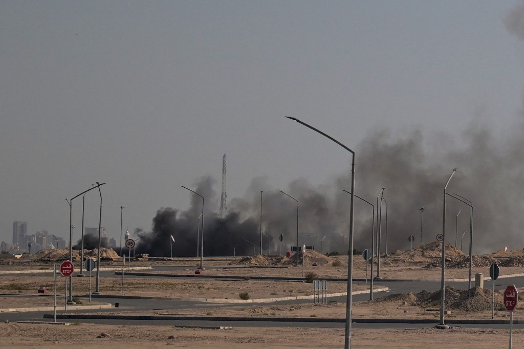 smoke-rises-from-us-embassy,-us-warplanes-crash-in-kuwait