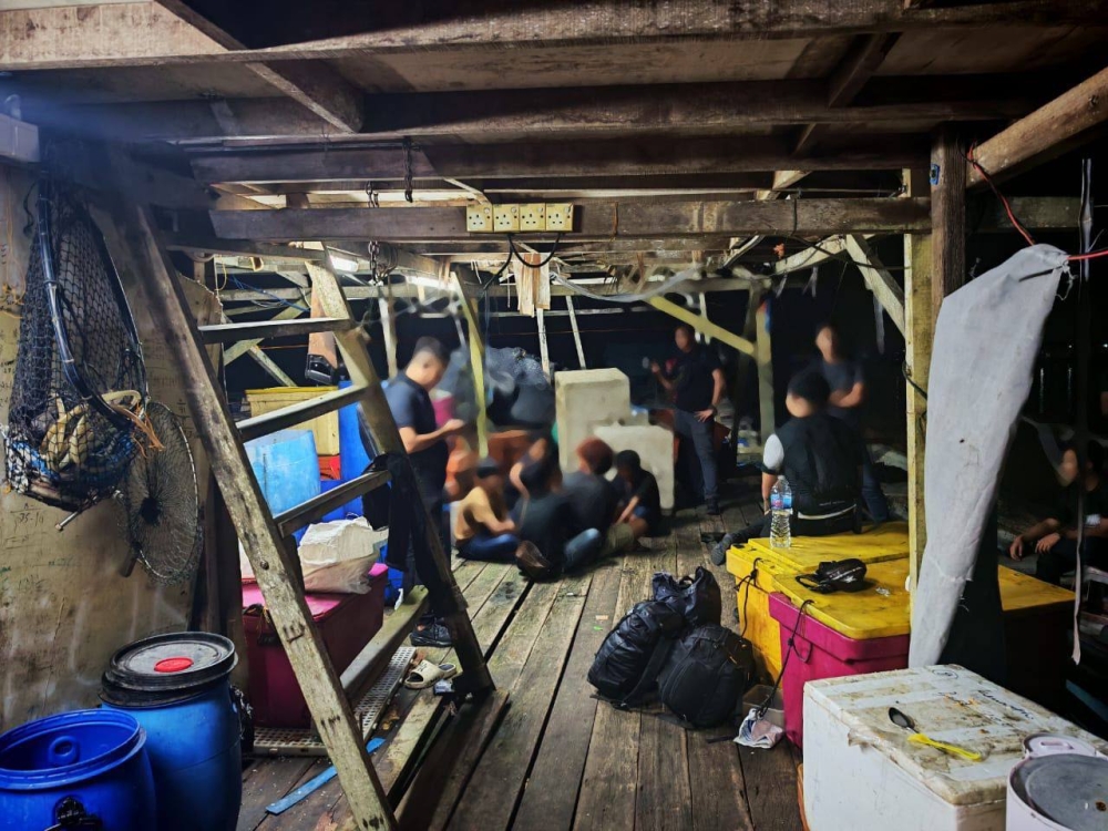 transit-house-caretaker-and-boat-skipper-among-eight-indonesians-under-arrest-for-migrant-smuggling-in-pontian
