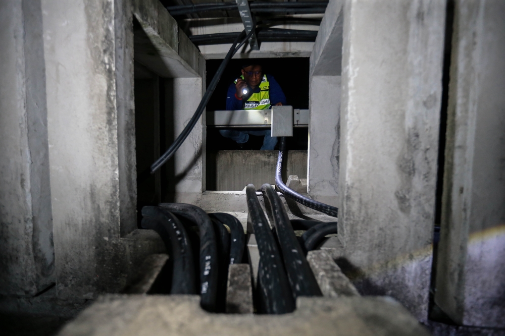 malaysia-targets-rail-cable-theft-with-possible-rm100,000-fines-and-1,146-new-cctv-cameras,-dewan-negara-told