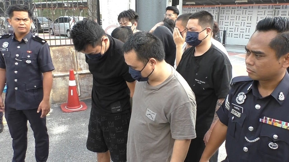 johor-court-fines-15-men,-including-chinese-nationals,-over-fake-job-scam-aimed-at-us-citizens